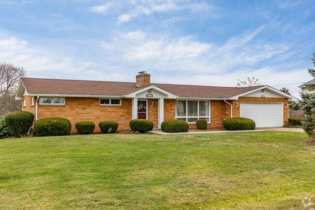 Newer homes are constructed along the outskirts of Apollo.