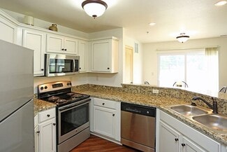 1285 Springdale Rd, Waukesha, WI 53186