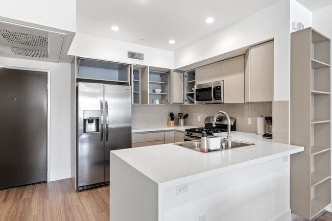 Ecco Lexington – Coliving + Traditional Units, Los Angeles, CA 90038 - photo 7