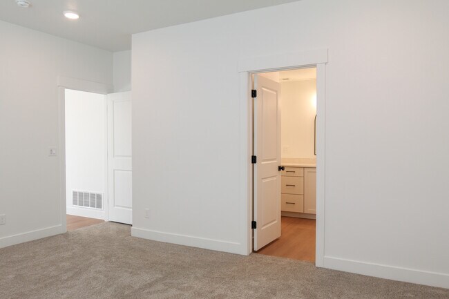 730 E 1250 S, Hyrum, UT 84319 - photo 4