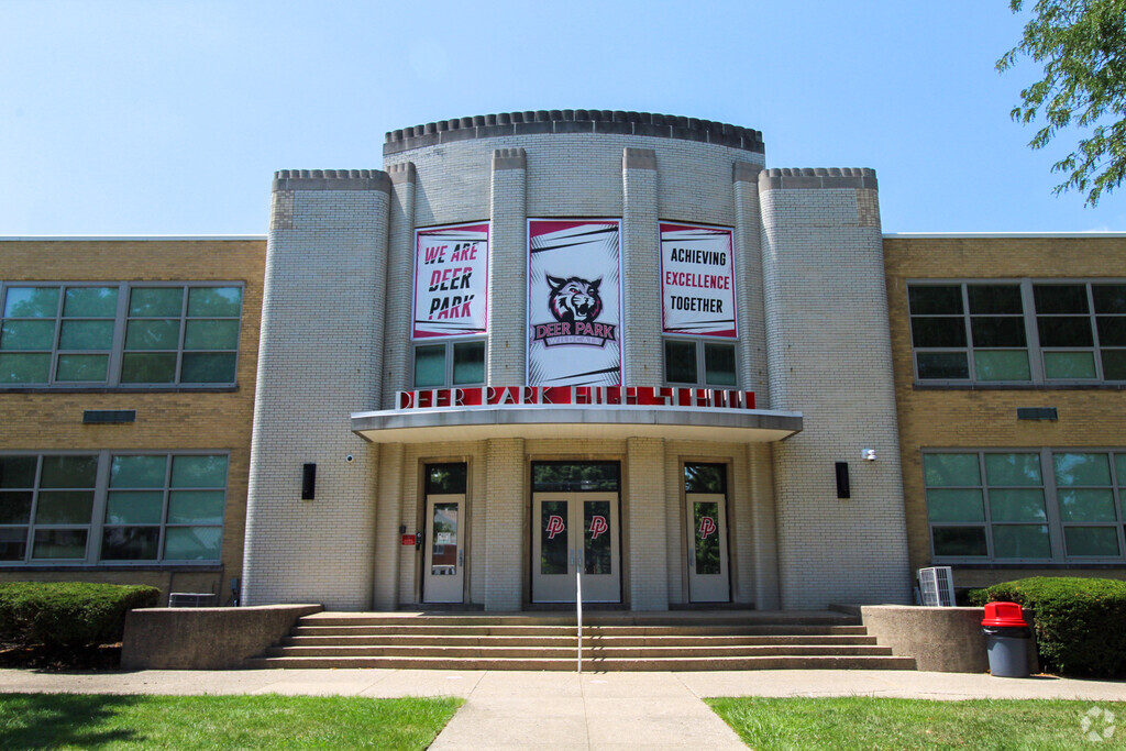 Deer Park Jr/Sr High School offers students a strong curriculum with a variety of electives.