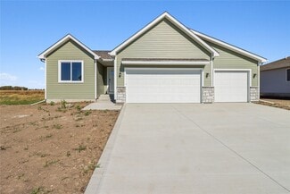 708 5th St NW, Bondurant, IA 50035