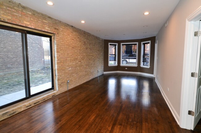 2020 N Hoyne Ave unit 1F, Chicago, IL 60647 - photo 3
