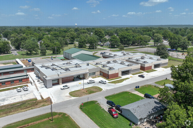 Ora Ellington Elementary sits on the Southeast side of Wagoner, OK.
