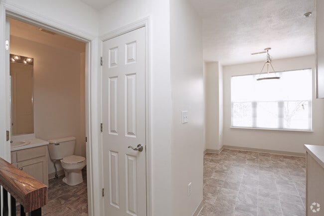 Half Bath/Closet
