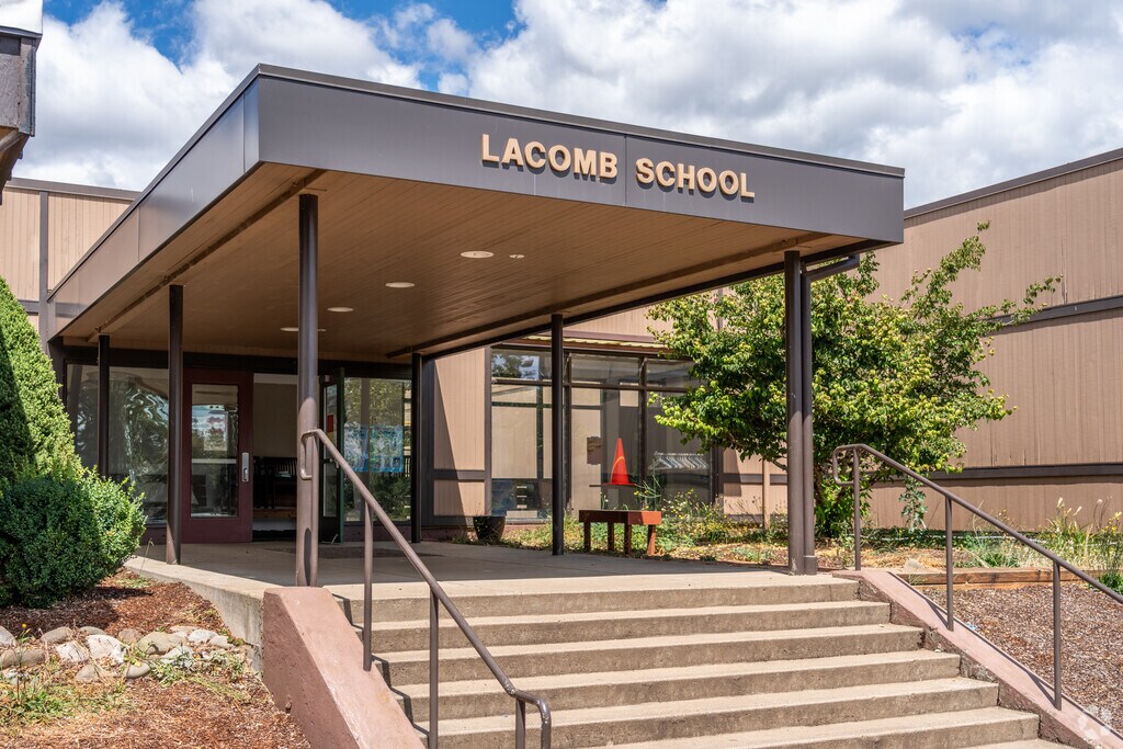 Lacomb School is a public school in Lebanon, Oregon.