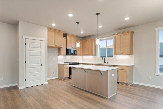 594 Tatoosh Ave, West Richland, WA 99353 - photo 4