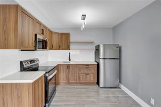 260 NW 19th St, Boca Raton, FL 33432