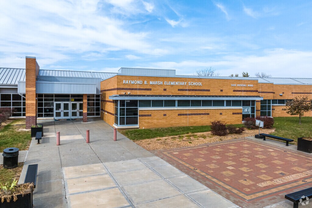 Ray Marsh Elementary School is a public pre-k & elementary school.