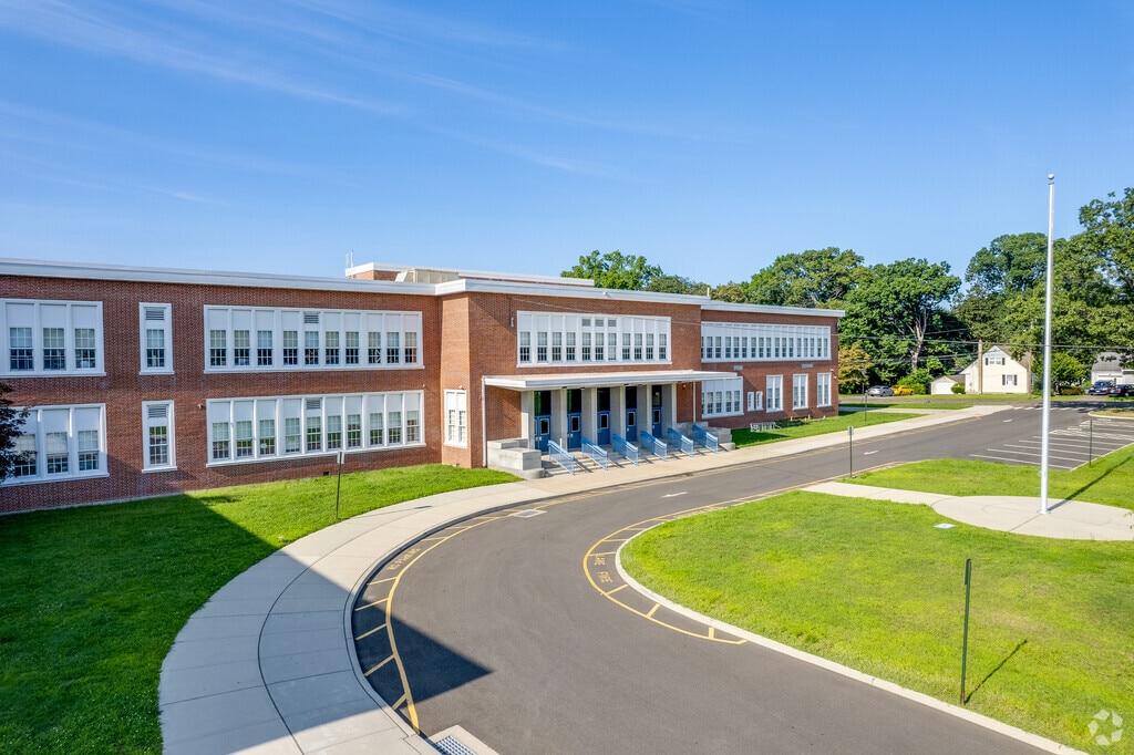 David Wooster Middle School is conveniently located on Lincoln Street in Stratford.