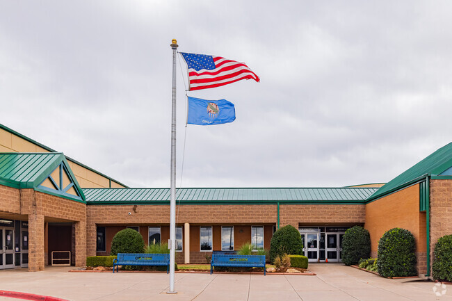 Cheyenne Middle School offers education in Edmond area.