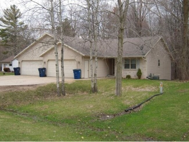 13501 Velp Ave unit 13501 Velp Ave, Suamico, WI 54173 - photo 2