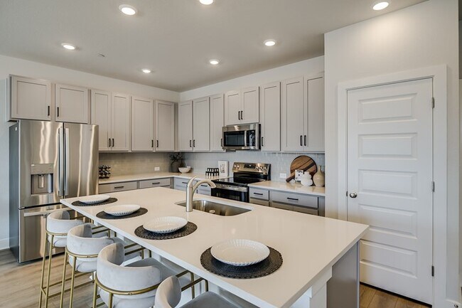 517 Emory Crossing Blvd, Hutto, TX 78634 - photo 4