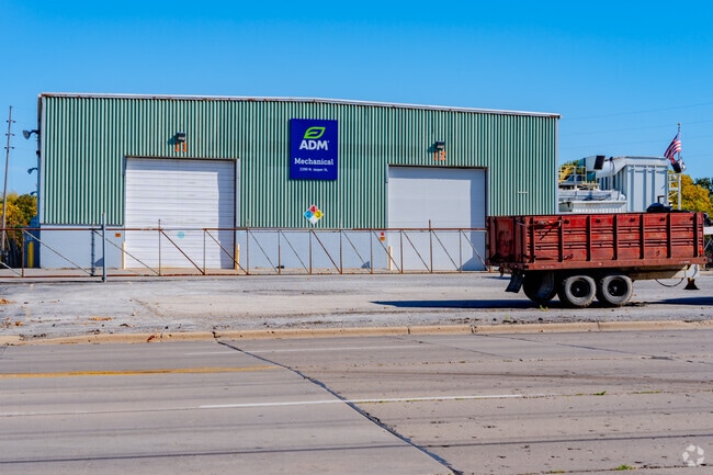 Hess Park sits in very close proximity to major employers.