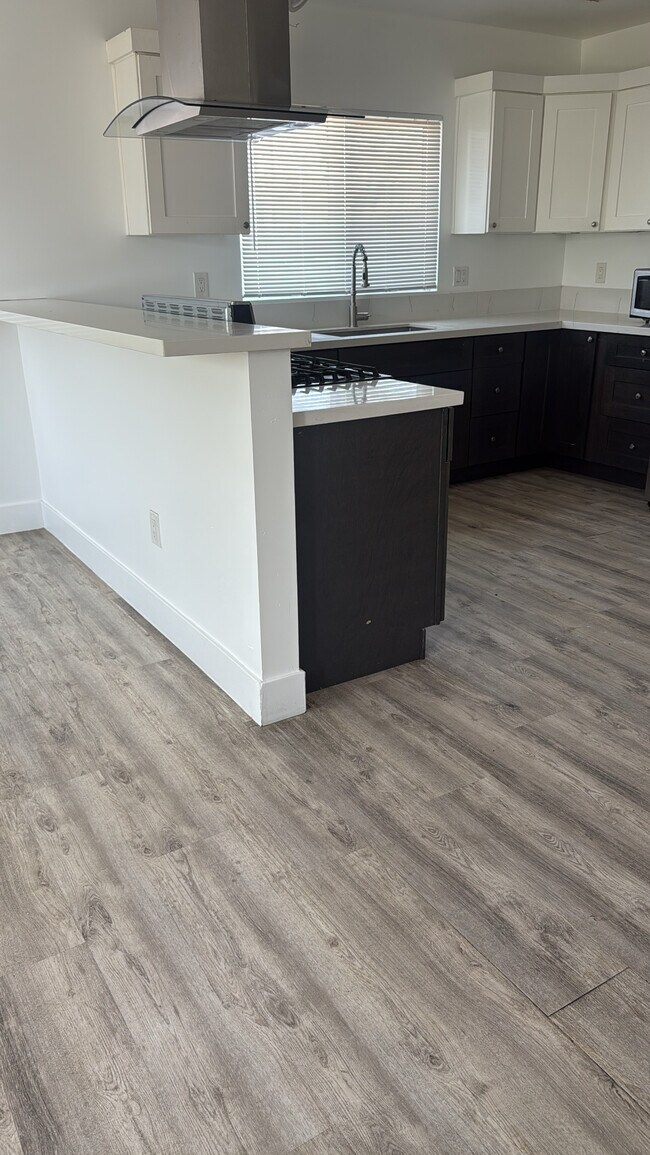 4606 S Normandie Ave unit Bottom 2, Los Angeles, CA 90037 - photo 4