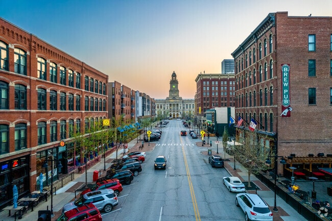 Explore a variety of shops and eateries in the Historic Court District in Downtown Des Moines.