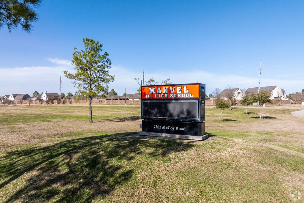 Manvel Junior High School earns a B+ rating from niche.com.