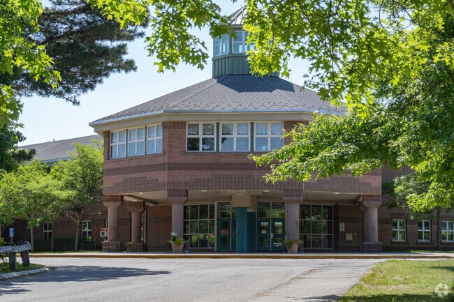 Barnstable United Elementary School serves children in grades 4-5 and has an enrollment of 712.