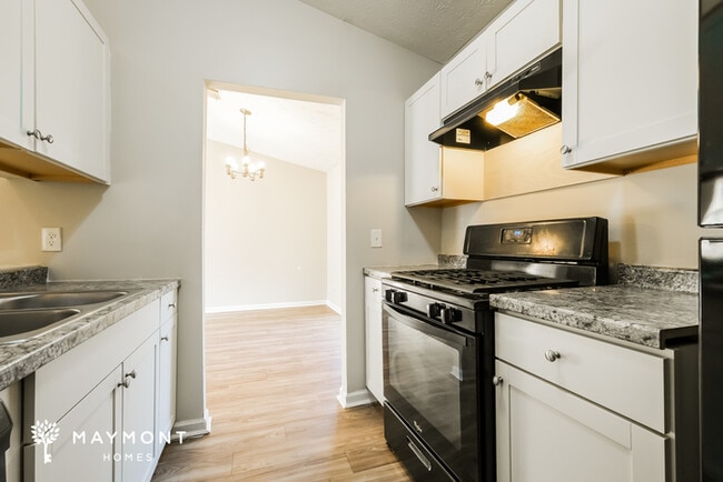 1127 Mainstreet Valley Dr, Stone Mountain, GA 30088 - photo 5