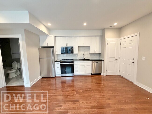 1709 W Lunt Ave unit 2, Chicago, IL 60626 - photo 5
