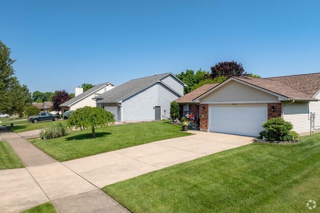 Homes in Rosedale-The Oaks have built-in garages.