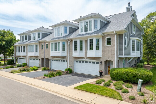 There are townhouse options available in Baldwin, IL.