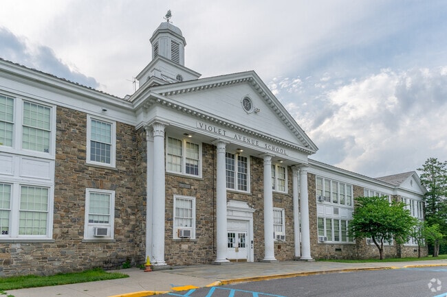 Violet Avenue Elementary School is a public elementary school in Poughkeepsie NY.