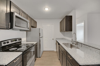 100 Prince Royal Ln, Savannah, GA 31419