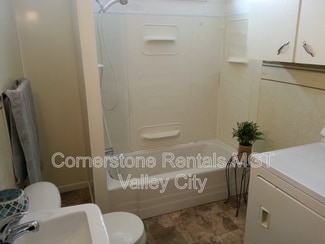 309 College St SE Unit 1, Valley City, ND 58072