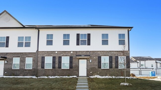 6163 Rhinecliff Dr, Whitestown, IN 46075 - photo 2