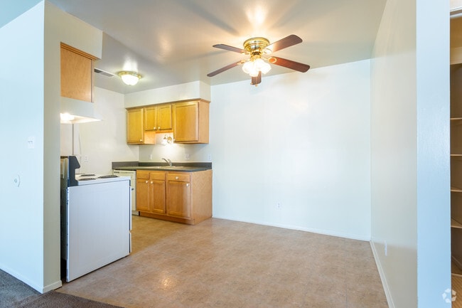 1 BR, 1 BA - 742 SF