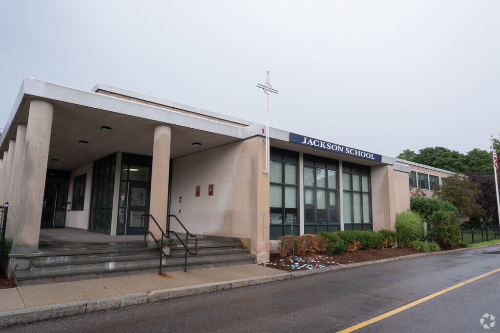 Jackson Walnut Park School is a Montessori school for children ages 18 months to 6th grade.