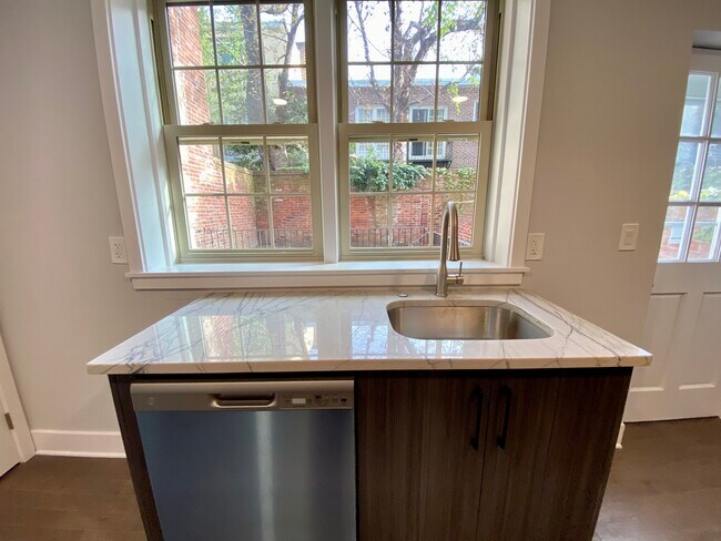 722 Lombard St unit 1, Philadelphia, PA 19147 - photo 5