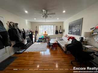 73 Parkman St Unit 3A, Brookline, MA 02446
