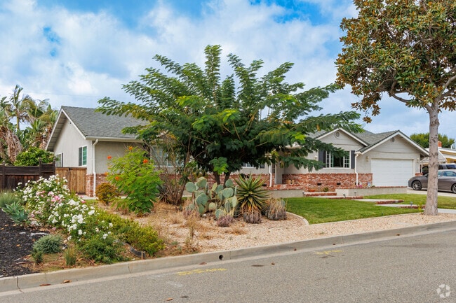 Ranch homes of many different styles are common in the neighborhood.