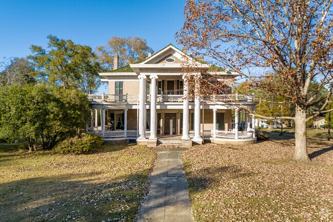 The Historical Priestley House was built by Canton's first doctor, James Priestley, in 1852.