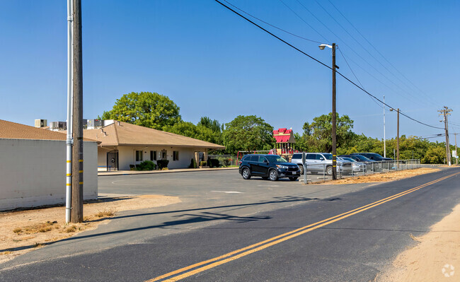 Gratton School Outer East Stanislaus Modesto sits in a quiet neighborhood.