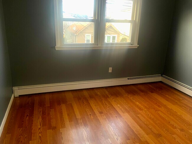 726 Golden Ave unit 2, Secaucus, NJ 07094 - photo 6