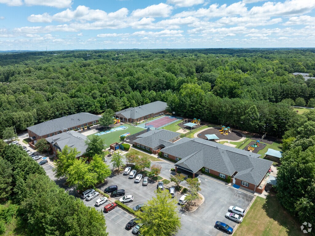 McGinnis Woods Country Day School services grade Pre-K-8th.