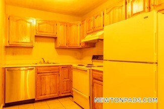 278 Grove St Unit 4, Newton, MA 02466