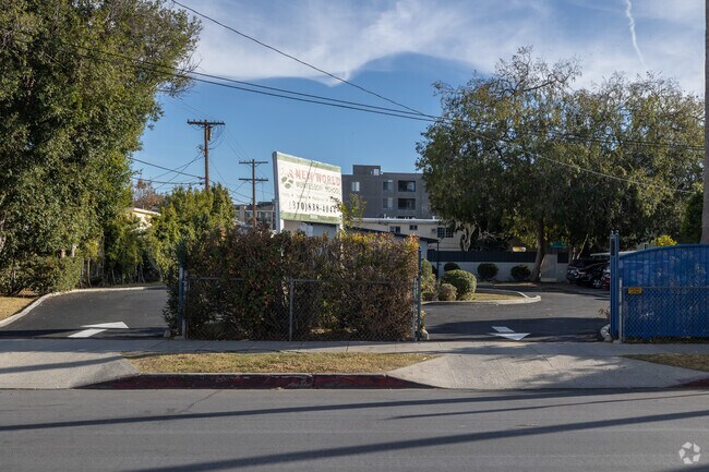 New World Montessori School is a private school located in Los Angeles