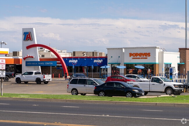 Gas and snacks are close at hand near Santa Nella’s interchange.