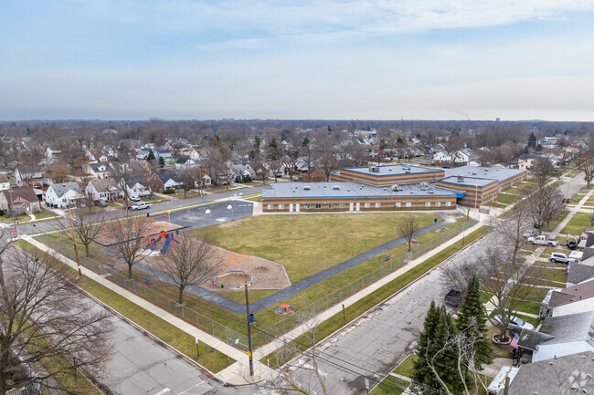 Raupp Elementary School, campus overview.