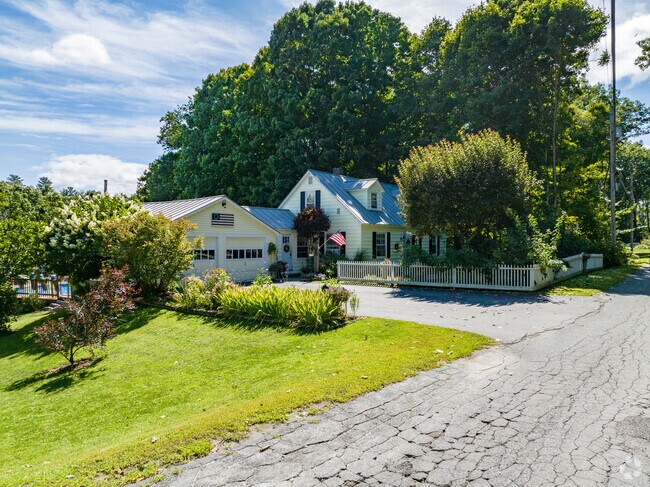 Explore the beauty of Cape-style homes in Claremont, perfect for those who love historic charm.