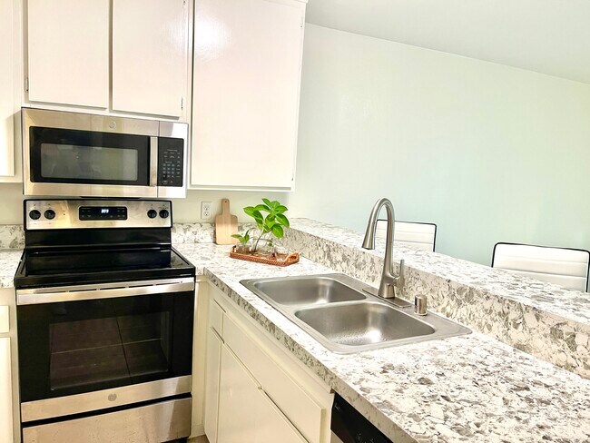 The Plaza Condominiums unit 112, San Diego, CA 92109 - photo 7