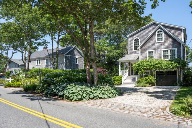 Monomoscoy Island architecture varies greatly from home to home.