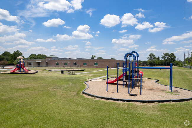 Ralph Eickenroht Elementary School, Rankings & Reviews - Homes.com