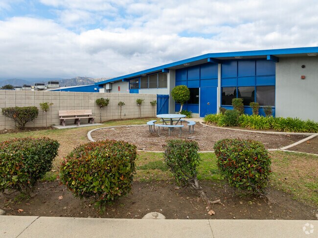 Washington Elementary School front waiting area is surrounded by a garden for students to wait.