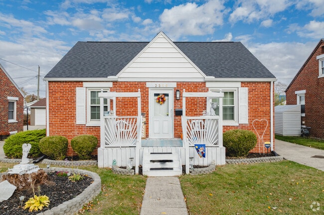 Some Cape Cod and Bungalow houses in Lakewood West feature beautifully designed front porches.