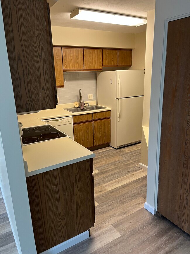 108 Hartford Ct unit 108, Lima, OH 45805 - photo 5